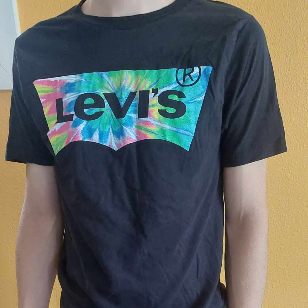 Levis Tshirt size Small